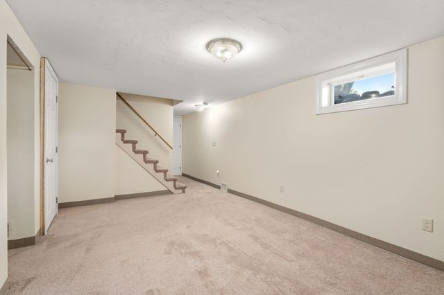 11 Munroe Dr, Plainville, MA 02762