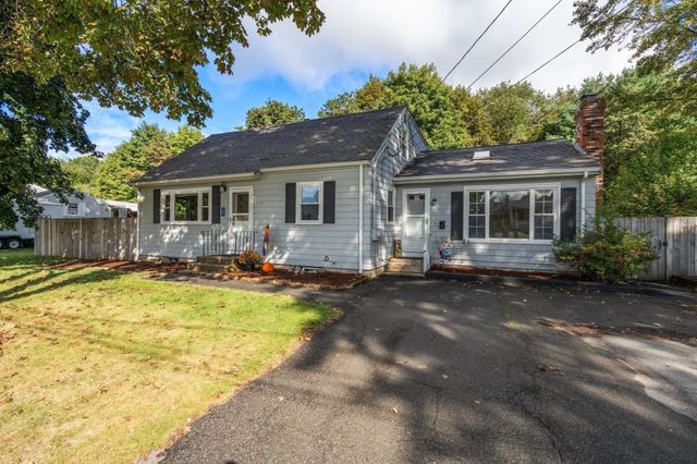 11 Munroe Dr, Plainville, MA 02762
