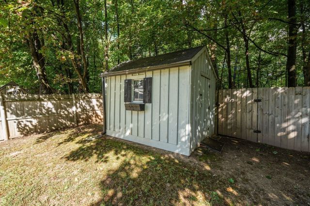 11 Munroe Dr, Plainville, MA 02762