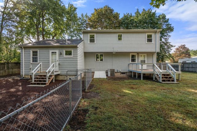 11 Munroe Dr, Plainville, MA 02762