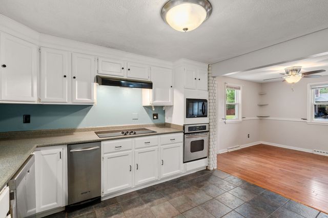 11 Munroe Dr, Plainville, MA 02762