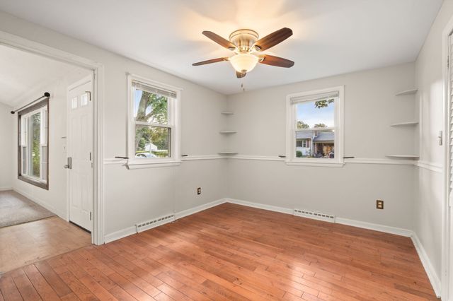11 Munroe Dr, Plainville, MA 02762