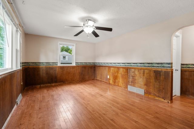 11 Munroe Dr, Plainville, MA 02762