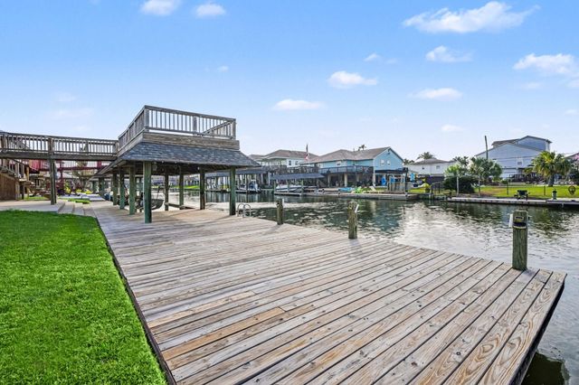 557 Pompano Street, Bayou Vista, TX 77563