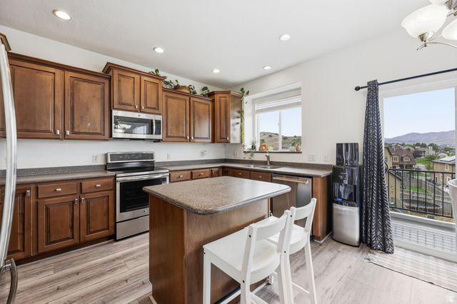 2947 E LOOKOUT DR, Eagle Mountain, UT 84005