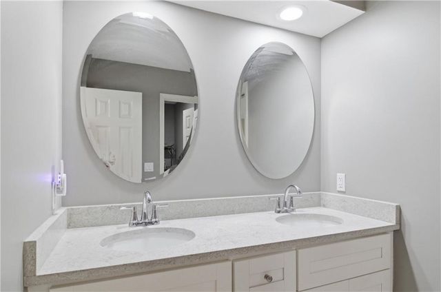 26458 W 109TH Terrace, Olathe, KS 66061