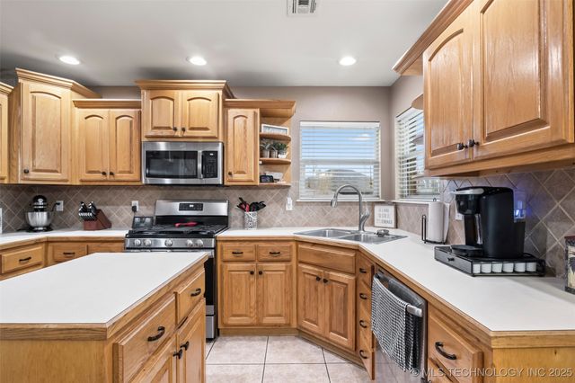 12106 N 107th Court E, Collinsville, OK 74021