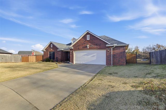 12106 N 107th Court E, Collinsville, OK 74021