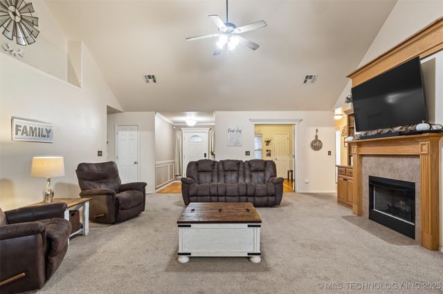 12106 N 107th Court E, Collinsville, OK 74021