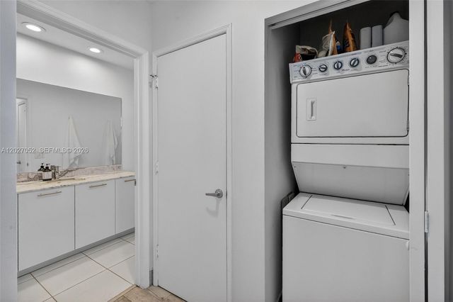 950 Brickell Bay Drive 4504, Miami, FL 33131