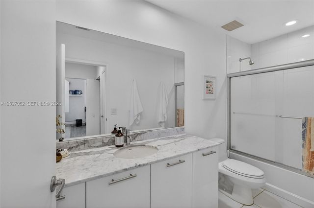 950 Brickell Bay Drive 4504, Miami, FL 33131