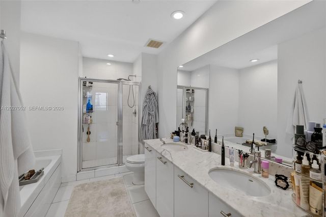 950 Brickell Bay Drive 4504, Miami, FL 33131