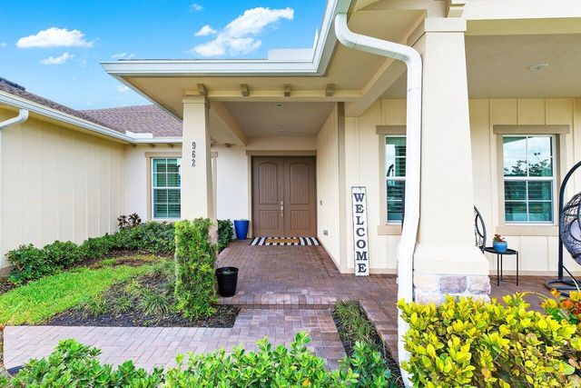 962 Castaway Court, Loxahatchee, FL 33470