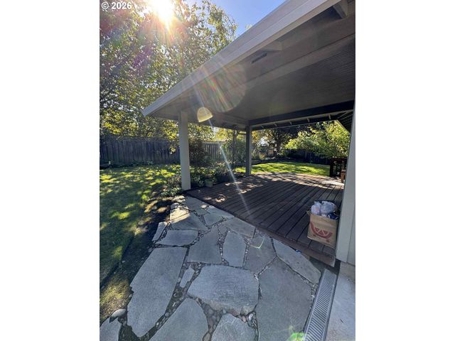 12684 Se MAJESTIC Ln, Happy Valley, OR 97086