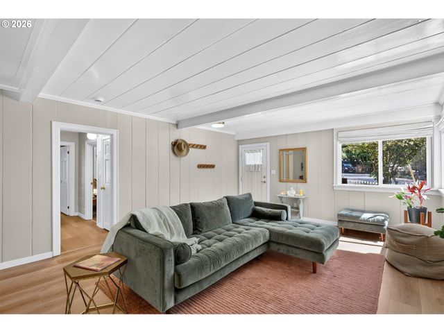 8625 Sw 10th Ave, Portland, OR 97219