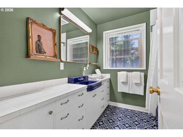 8625 Sw 10th Ave, Portland, OR 97219