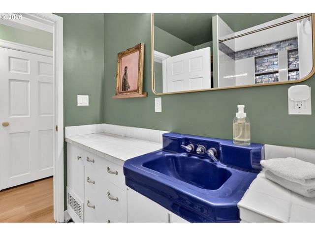 8625 Sw 10th Ave, Portland, OR 97219