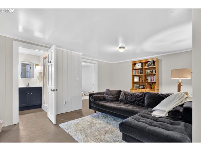 8625 Sw 10th Ave, Portland, OR 97219