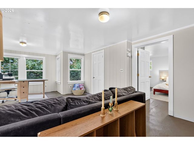 8625 Sw 10th Ave, Portland, OR 97219