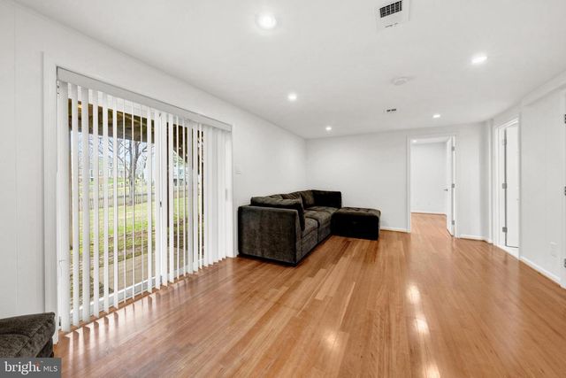 9359 ROBNEL PL, Vienna, VA 22182