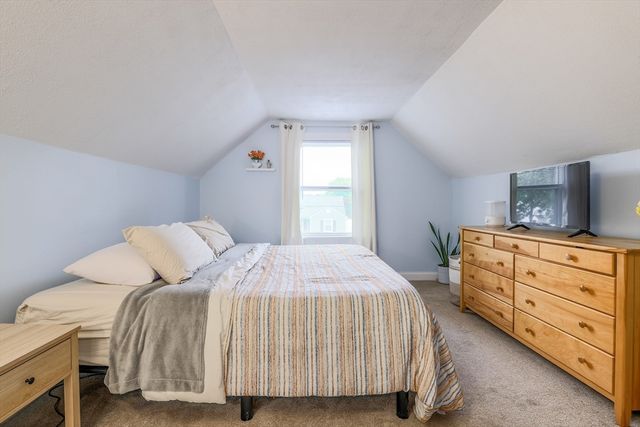 14 Amherst St, Grafton, MA 01536