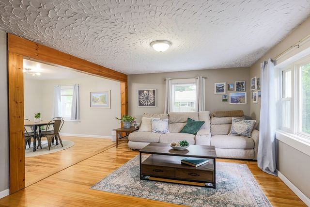 14 Amherst St, Grafton, MA 01536