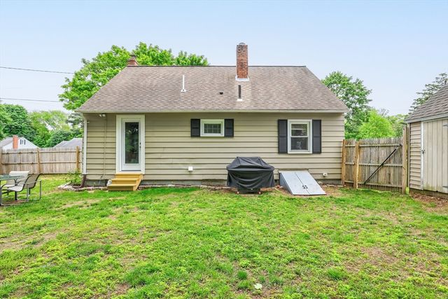 14 Amherst St, Grafton, MA 01536