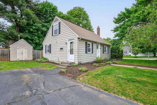 14 Amherst St, Grafton, MA 01536