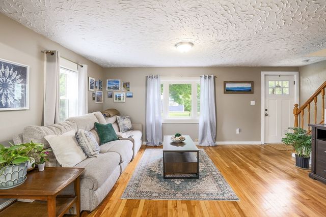 14 Amherst St, Grafton, MA 01536