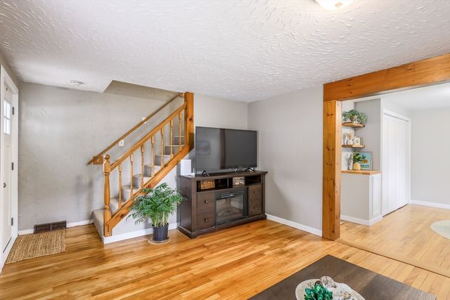 14 Amherst St, Grafton, MA 01536