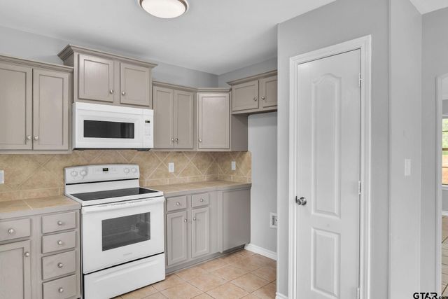 1231 N Holmes Ave, Tyler, TX 75702