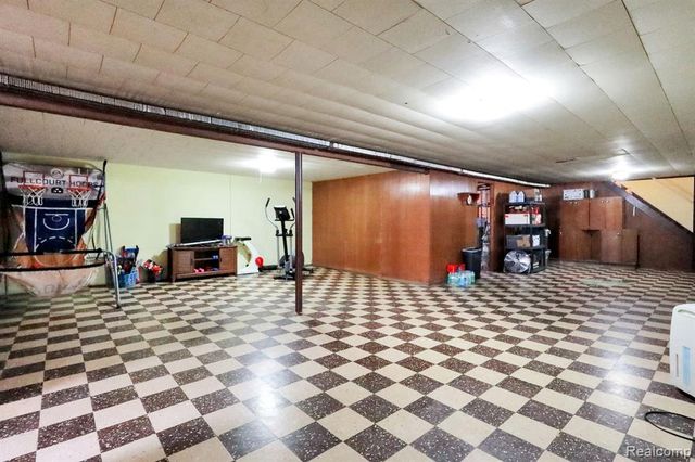 6245 W Coldwater Road, Flushing, MI 48433