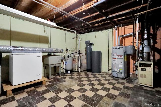 6245 W Coldwater Road, Flushing, MI 48433