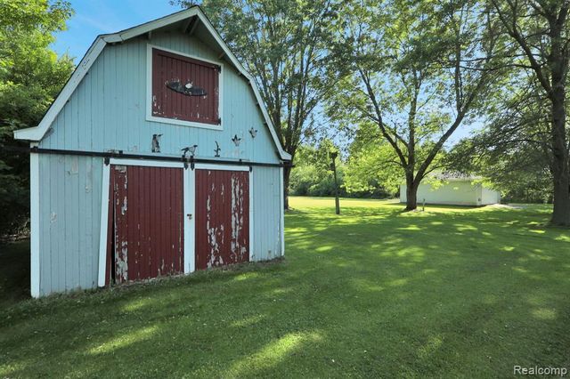 6245 W Coldwater Road, Flushing, MI 48433