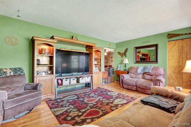 6245 W Coldwater Road, Flushing, MI 48433