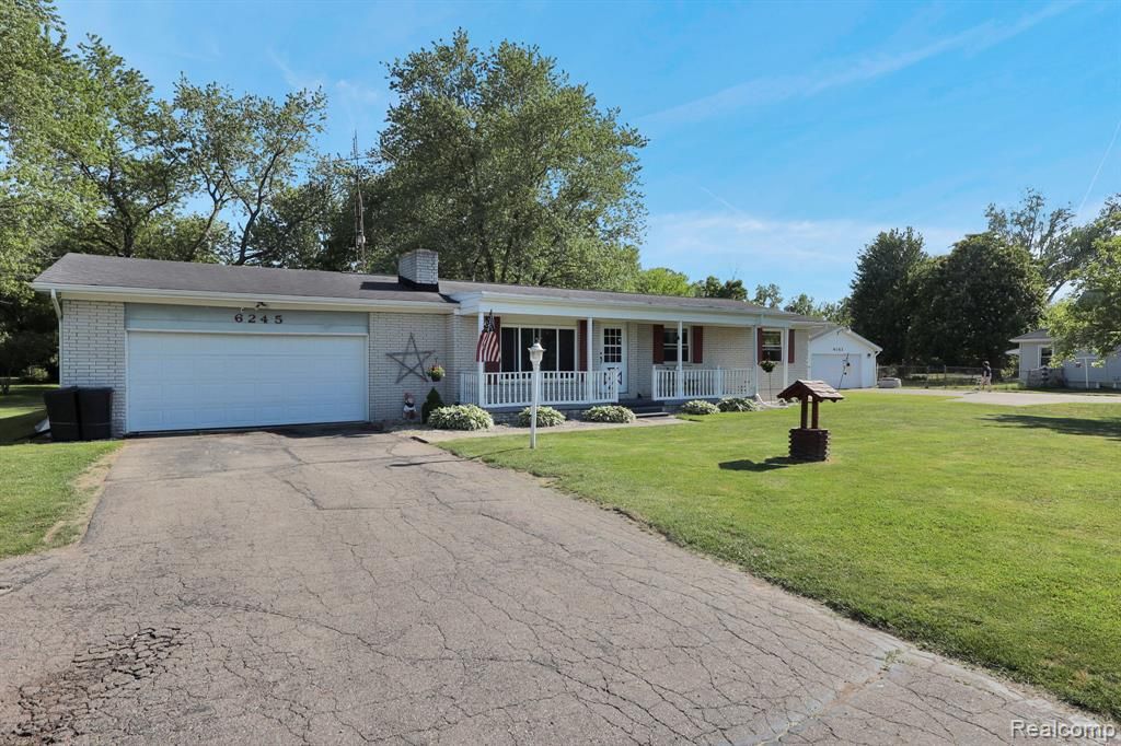 6245 W Coldwater Road, Flushing, MI 48433