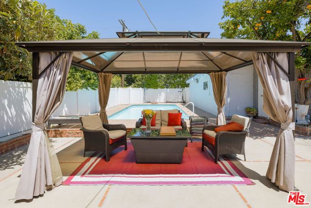 18813 Cantlay Street, Los Angeles, CA 91335