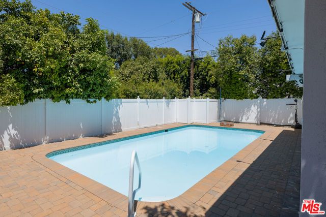 18813 Cantlay Street, Los Angeles, CA 91335