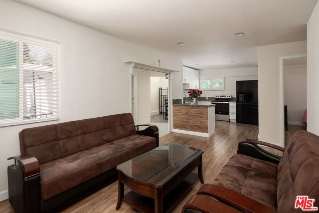 18813 Cantlay Street, Los Angeles, CA 91335