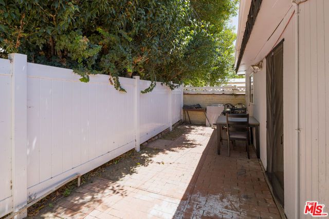18813 Cantlay Street, Los Angeles, CA 91335