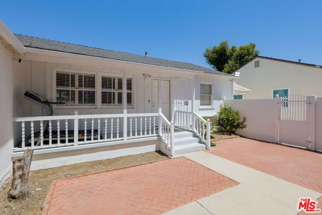 18813 Cantlay Street, Los Angeles, CA 91335