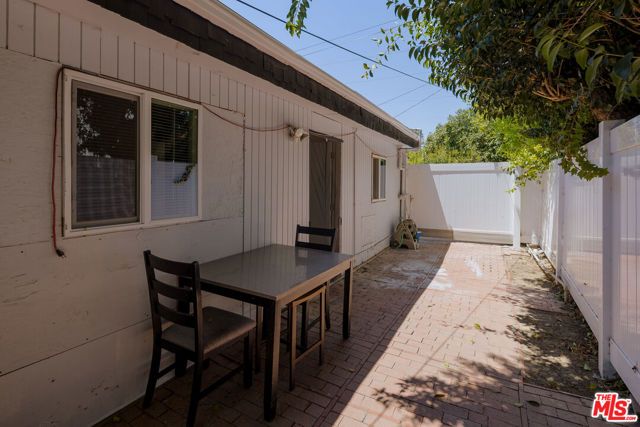 18813 Cantlay Street, Los Angeles, CA 91335