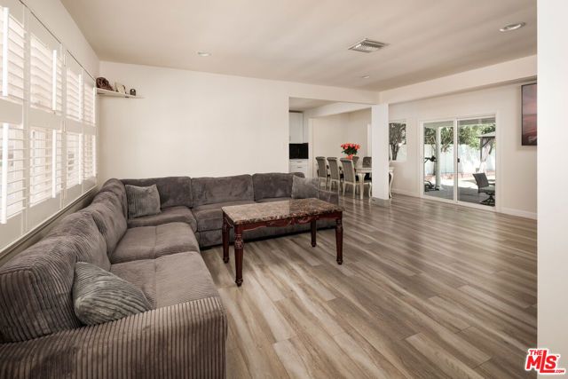 18813 Cantlay Street, Los Angeles, CA 91335