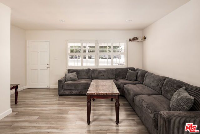 18813 Cantlay Street, Los Angeles, CA 91335