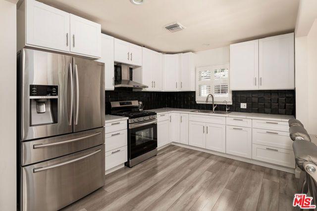 18813 Cantlay Street, Los Angeles, CA 91335