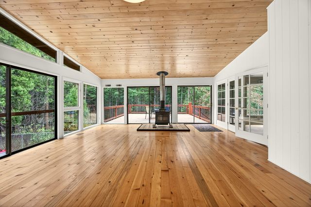 2922 Anderson Creek Road, Talent, OR 97540