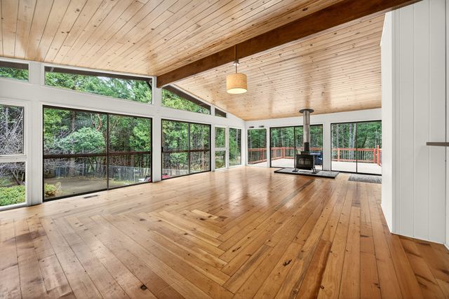 2922 Anderson Creek Road, Talent, OR 97540