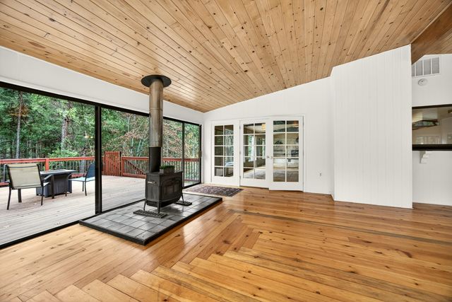 2922 Anderson Creek Road, Talent, OR 97540