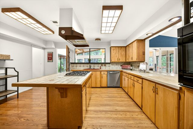 2922 Anderson Creek Road, Talent, OR 97540