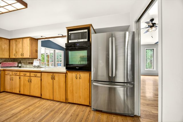 2922 Anderson Creek Road, Talent, OR 97540